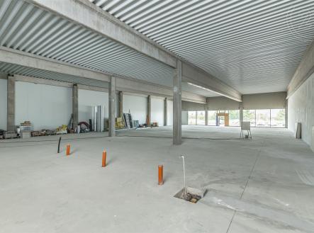 Pronájem - obchodní prostor, 403 m²