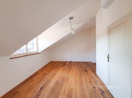 Pronájem bytu, 2+1, 83 m²
