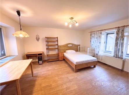 Rodinný dům 4+2 se zahradou k rekonstkruci - Klobuky