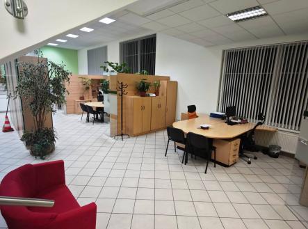 Pronájem kanceláře, 353 m²