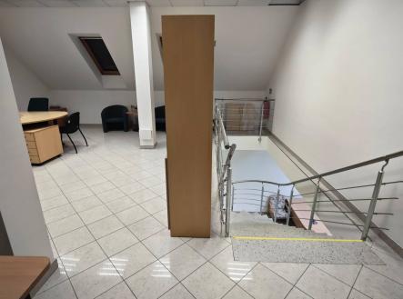 Pronájem kanceláře, 353 m²