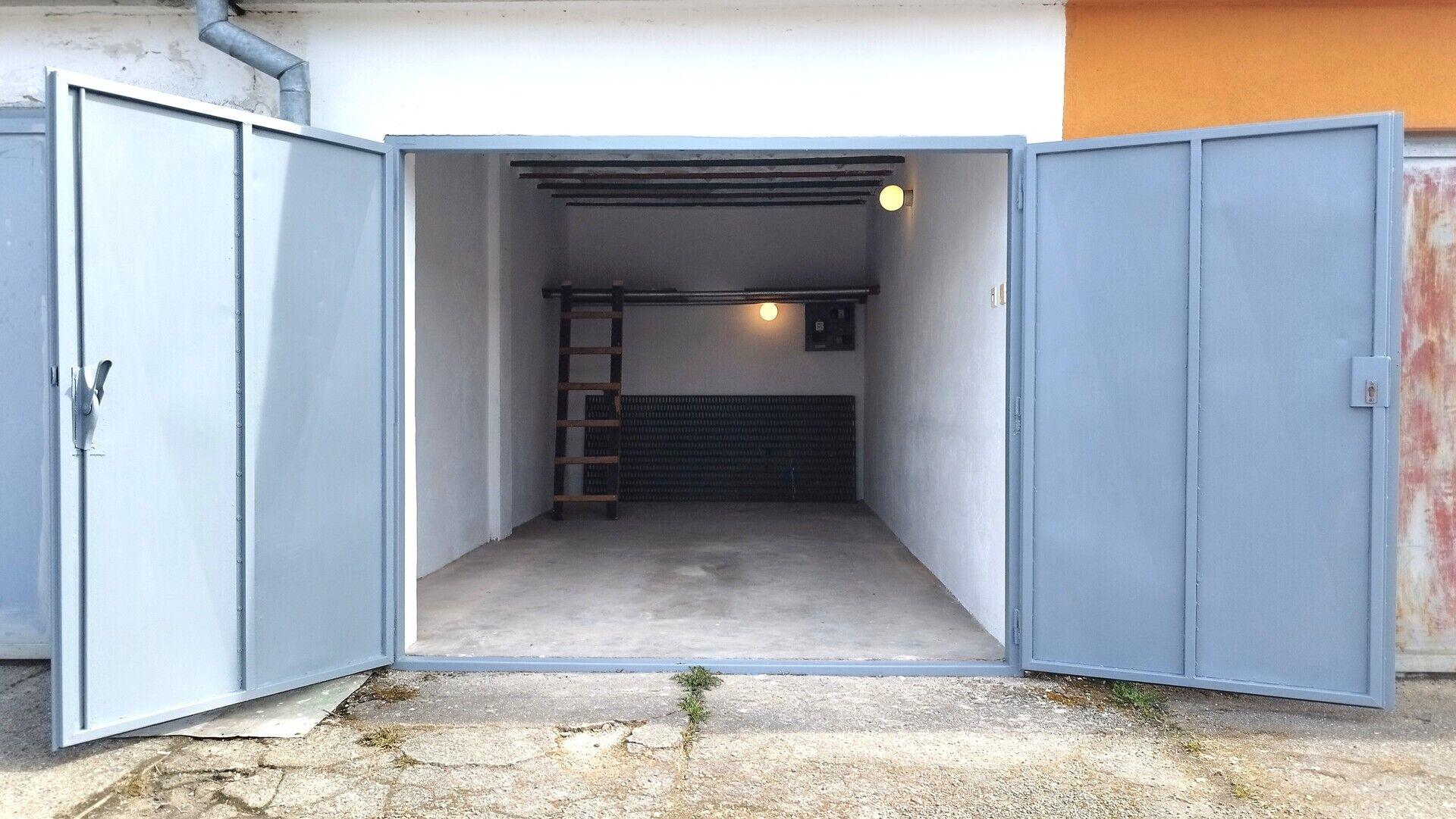 Prodej nově zrekonstruované řadové garáže, 18 m², Soběslav