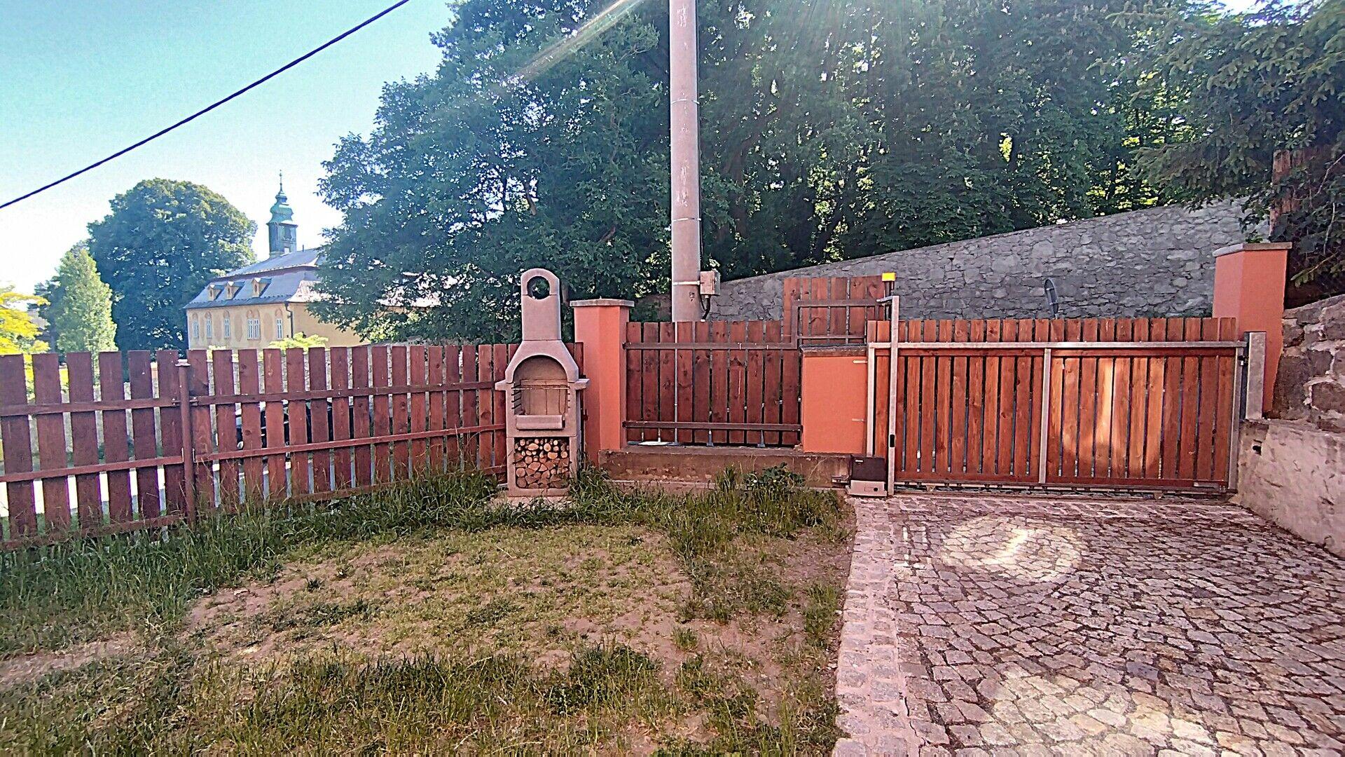 Pronájem rodinného domu 3+kk, 130 m², zahrada 250 m², Velké Popovice - Lojovice