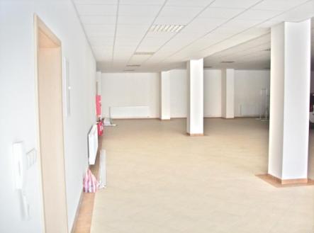 Pronájem obchodní prostor, 285 m²