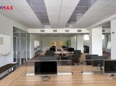Pronájem kanceláře, 394 m²