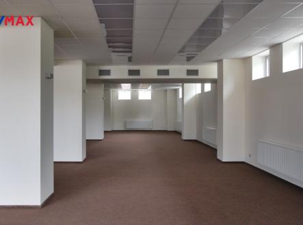 Pronájem kanceláře, 394 m²