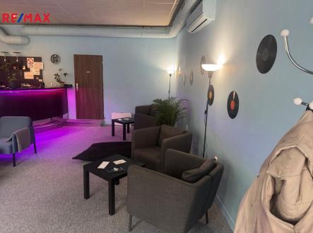 Pronájem obchodní prostor, 100 m²