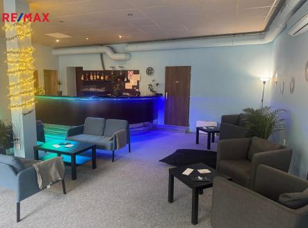 Pronájem obchodní prostor, 100 m²