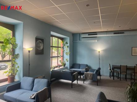 Pronájem obchodní prostor, 100 m²