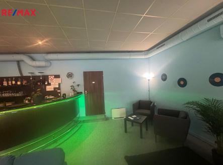 Pronájem obchodní prostor, 100 m²