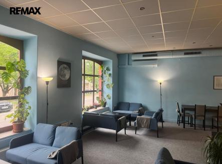 Pronájem obchodní prostor, 100 m²