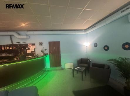 Pronájem obchodní prostor, 100 m²