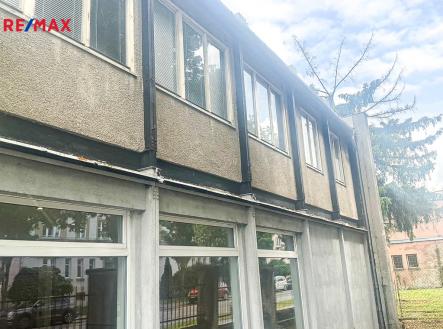 Pronájem - obchodní prostor, 390 m²
