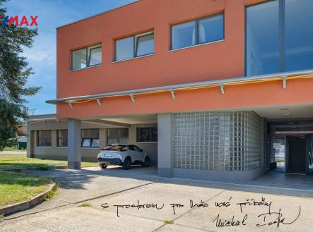 Pronájem kanceláře, 312 m²