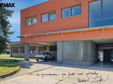 Pronájem kanceláře, 312 m²