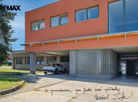 Pronájem kanceláře, 312 m²