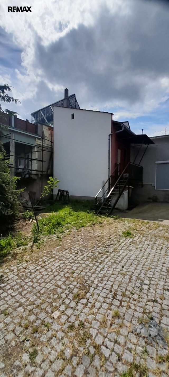 b22aae4b-f077-4cea-bca1-ca1d7c7ec4a6.jpg