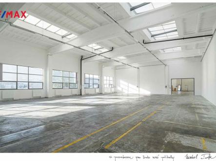 Pronájem výrobní prostor, 1 273 m²
