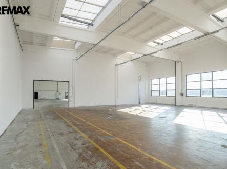 Pronájem výrobní prostor, 1 273 m²
