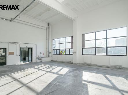Pronájem výrobní prostor, 1 273 m²