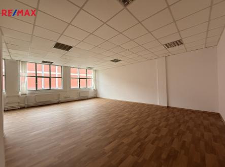 Pronájem kanceláře, 77 m²
