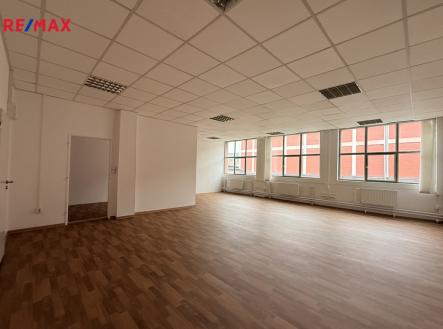 Pronájem kanceláře, 77 m²