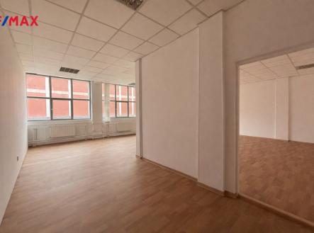 Pronájem kanceláře, 77 m²