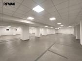 Pronájem obchodní prostory, 400 m²