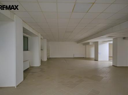 Pronájem obchodní prostory, 400 m²