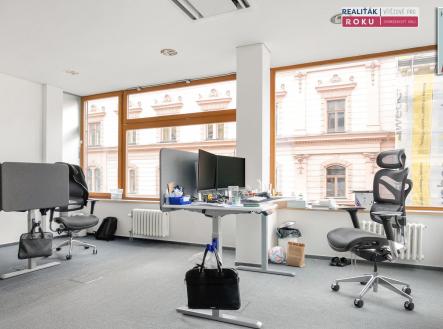 Pronájem kanceláře, 287 m²