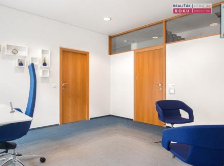 Pronájem kanceláře, 287 m²
