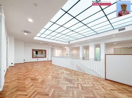 Pronájem obchodní prostor, 325 m²