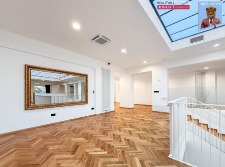 Pronájem kanceláře, 325 m²