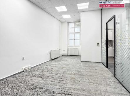 Pronájem kanceláře, 202 m²