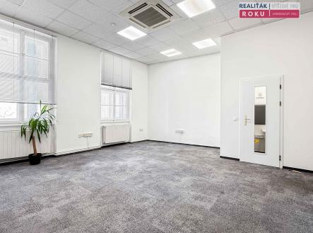 Pronájem kanceláře, 395 m²