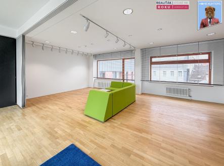 Pronájem kanceláře, 141 m²
