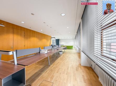 Pronájem kanceláře, 141 m²