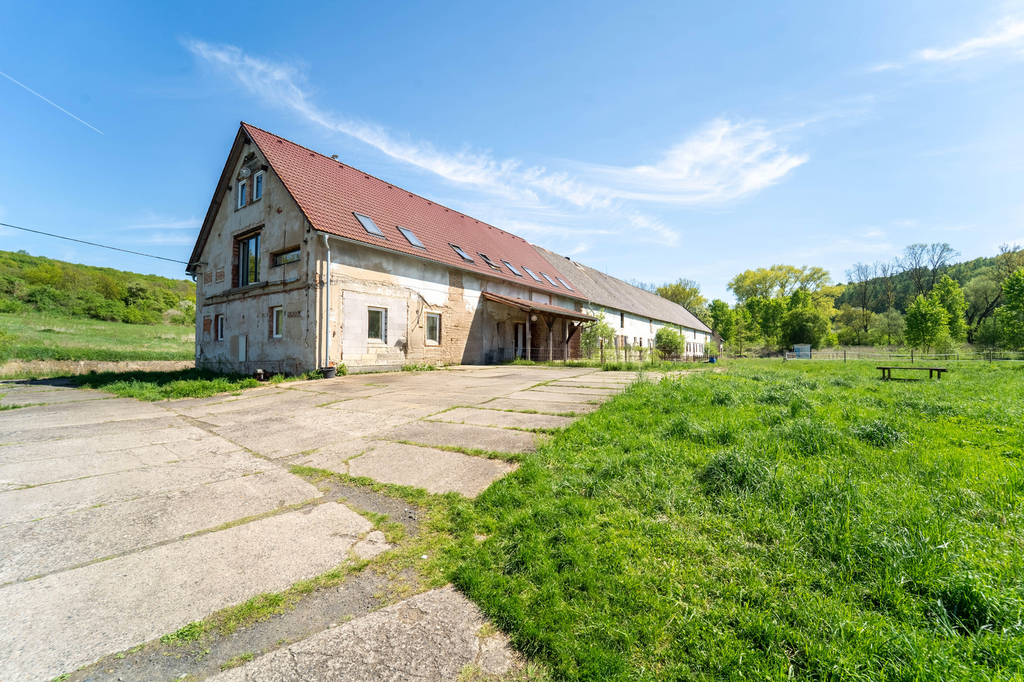 Jizdárna s obytnou částí