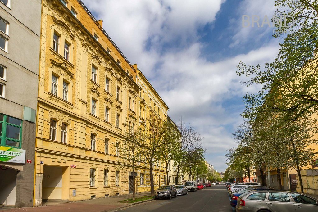 Prodej bytu 1+kk+galerie, 32 m2, ul. Na Maninách, Praha 7 - Holešovice. 