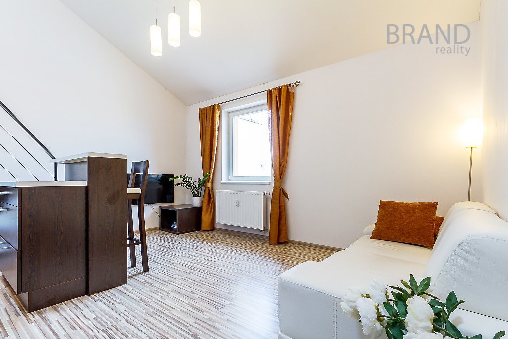 Prodej bytu 1+kk+galerie, 32 m2, ul. Na Maninách, Praha 7 - Holešovice. 