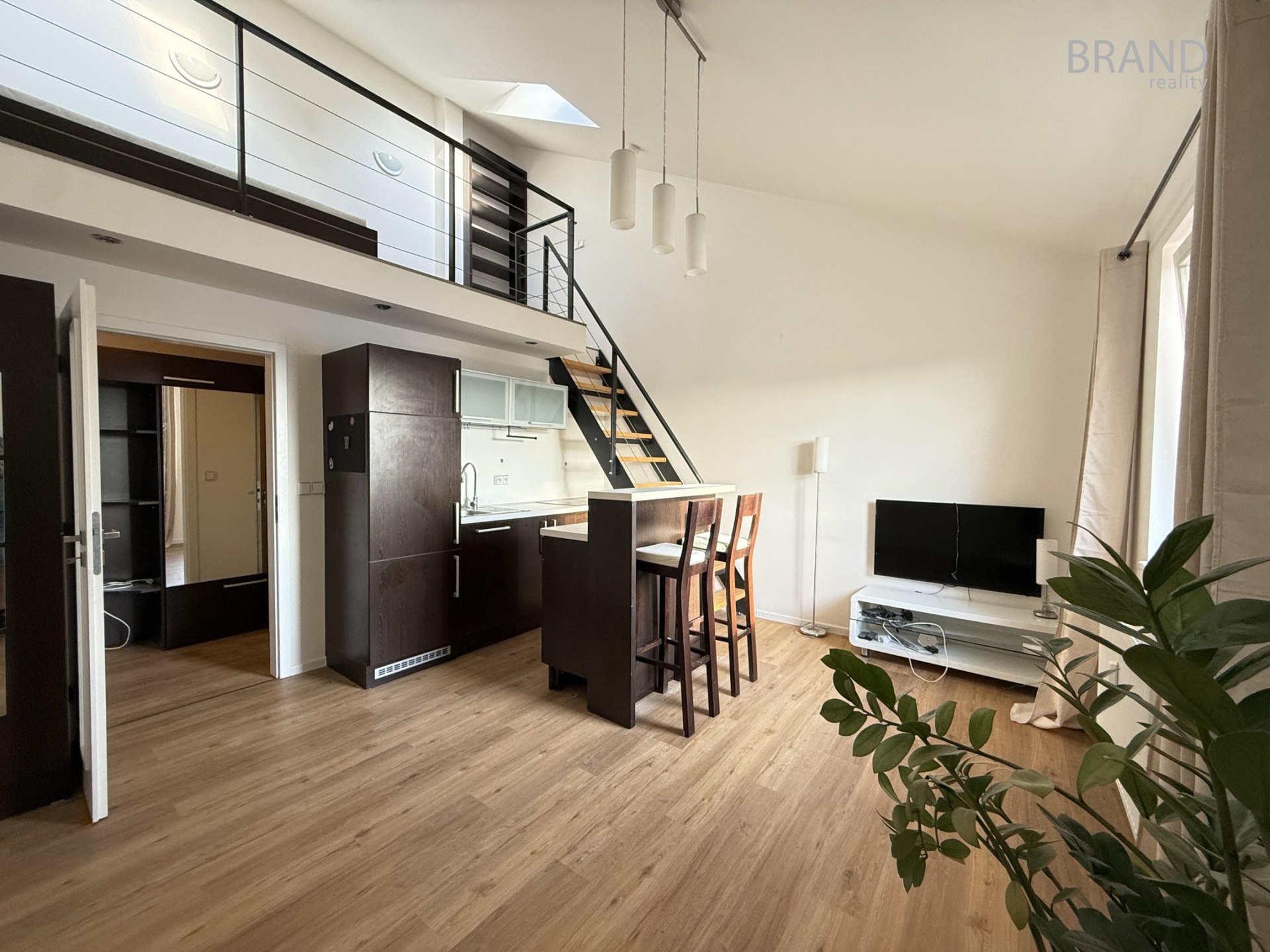 Prodej bytu 1+kk+galerie, 32 m2, ul. Na Maninách, Praha 7 - Holešovice. 