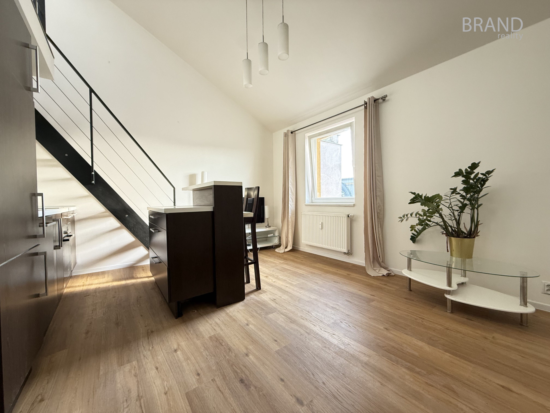 Prodej bytu 1+kk+galerie, 32 m2, ul. Na Maninách, Praha 7 - Holešovice. 