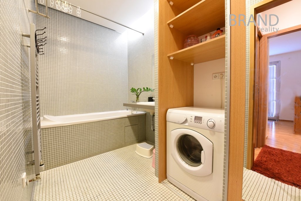 Pronájem bytu 3+kk, 81 m2, ul. Korunní, Praha 10 - Vinohrady. 