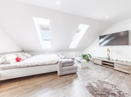 Pronájem bytu, 1+kk, 44 m²
