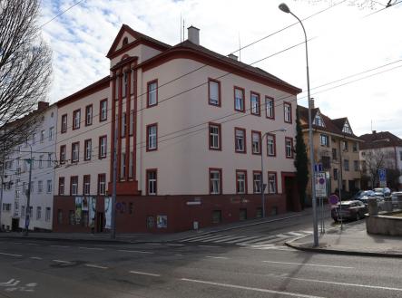 Pronájem - kanceláře, 268 m²