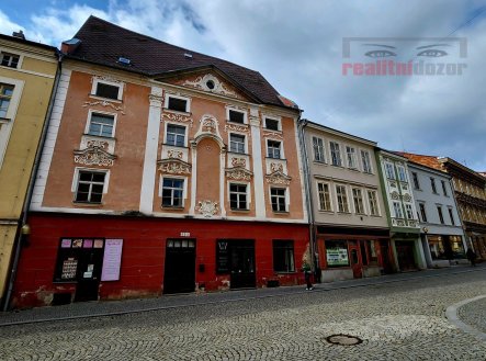 Městský dům v centru Jihlavy, 3NP, půda, sklep, komerce i bydlení, volné prostory