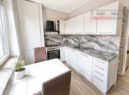 Prodej slunného bytu 2+1 s balkonem a sklepem ul. Družstevní, Brno - Řečkovice