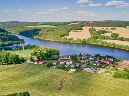 Prodej zasíťovaného pozemku o výměře 1000m2 v obci Purkarec.