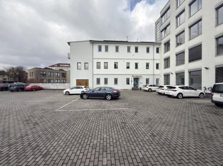 Pronájem kanceláře, 338 m²