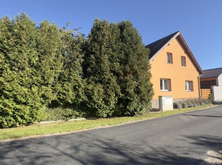 Byt 3+1  kryté parkovací stání,  pozemek 522 m²